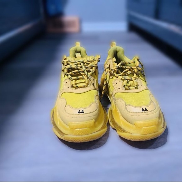 Im selling yellow Balenciaga shoes for men in size 11 (44) - Picture 1 of 4